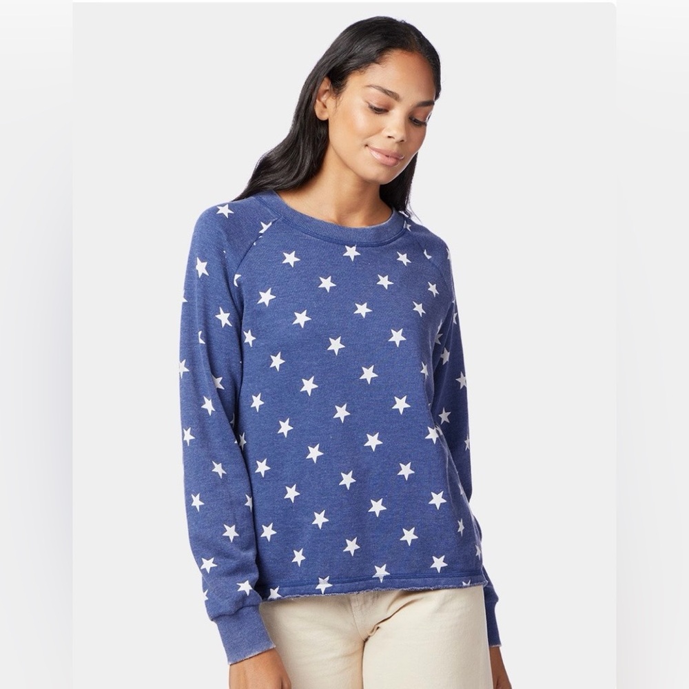 Alternative-Women’s NWOT Blue and Star Pattern Sweatshirt Size XS